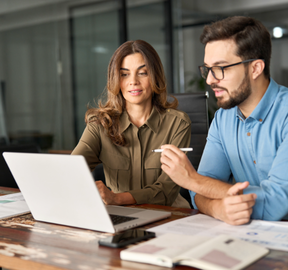 coach with person computer